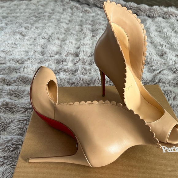 Christian Louboutin, size 39 Women’s designer shoe, gently used - Picture 2 of 9